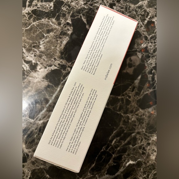 Indie Lee AHA Exfoliating Solution - Picture 2 of 3
